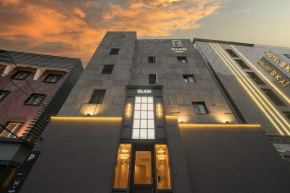 Glam Hotel